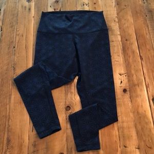 Wunder under high waisted leggings